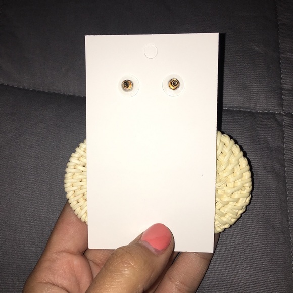 Boho Chic Weaved geometric wooden rattan earrings - Picture 4 of 4